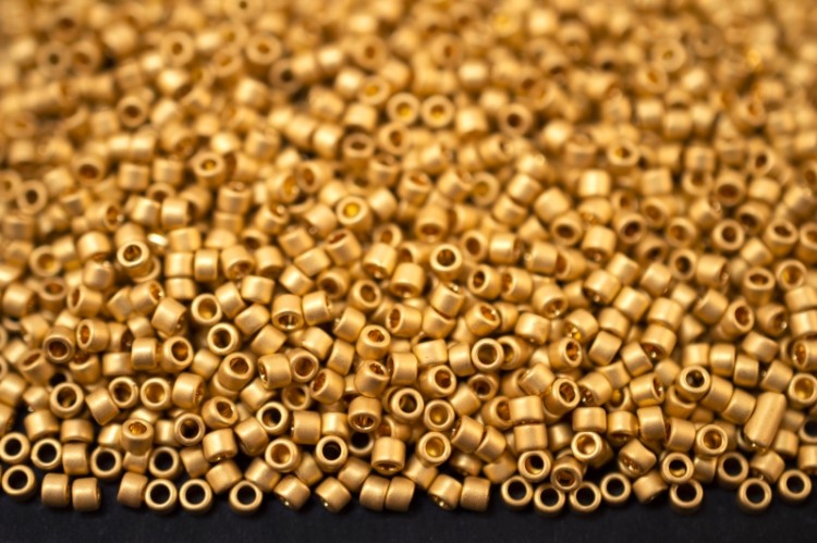 Бисер японский TOHO Treasure цилиндрический 11/0 #0712F золото 24К снаружи, матовый, 5 грамм Бисер японский TOHO Treasure цилиндрический 11/0 #0712F золото 24К снаружи, матовый, 5 грамм