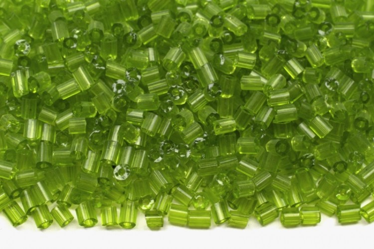 Бисер китайский рубка размер 11/0, цвет 0004 зеленый прозрачный, 450г Бисер китайский рубка размер 11/0, цвет 0004 зеленый прозрачный, 450г