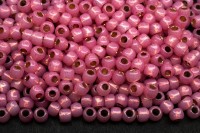 Бисер японский TOHO круглый 6/0 #PF2106 Permanent Finish молочный розово-лиловый, серебряная линия внутри, 10 грамм