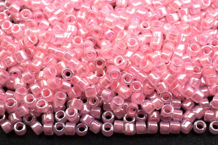 Бисер японский TOHO Treasure цилиндрический 11/0 #0145 нежно-розовый, цейлон, 5 грамм Бисер японский TOHO Treasure цилиндрический 11/0 #0145 нежно-розовый, цейлон, 5 грамм