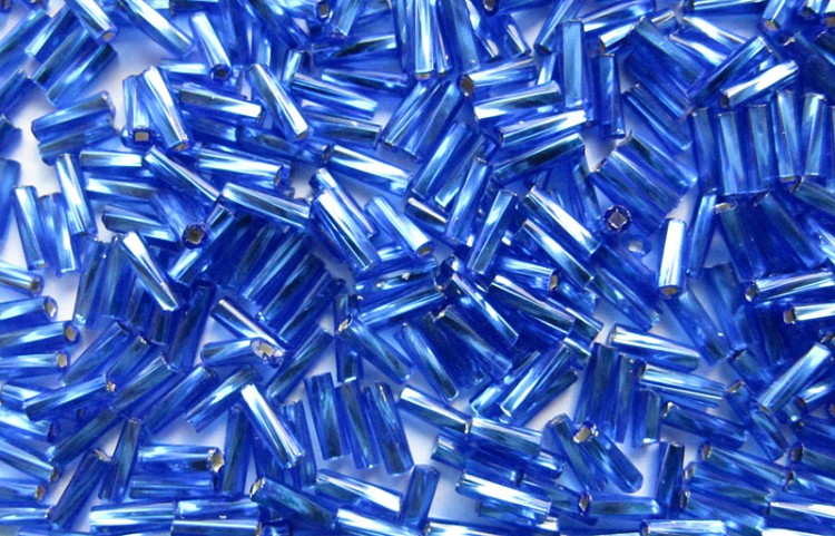 Бисер чешский PRECIOSA стеклярус 37050 7мм синий, серебряная линия внутри, 50г Бисер чешский PRECIOSA стеклярус 37050 7мм синий, серебряная линия внутри, 50г