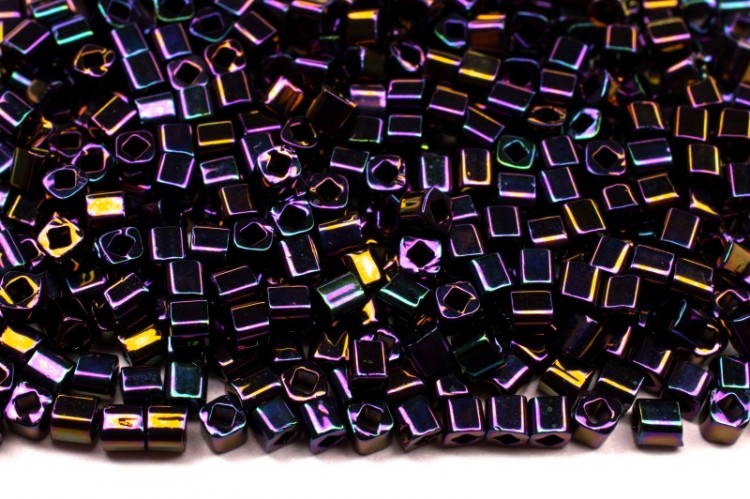 Бисер японский TOHO Cube кубический 1,5мм #0085 пурпурный, металлизированный ирис, 5 грамм Бисер японский TOHO Cube кубический 1,5мм #0085 пурпурный, металлизированный ирис, 5 грамм