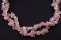 Каменная крошка Розовый кварц около 5-8мм, отверстие 0,8мм, цвет розовый, 522-031, 1 нить (около 80см, около 200шт)