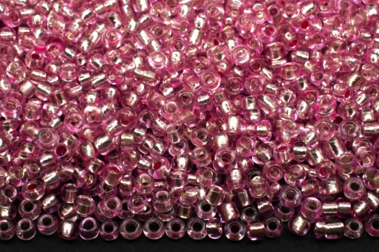 Бисер китайский круглый размер 12/0, цвет 1104 розовый прозрачный, серебряная линия внутри, 450г Бисер китайский круглый размер 12/0, цвет 1104 розовый прозрачный, серебряная линия внутри, 450г