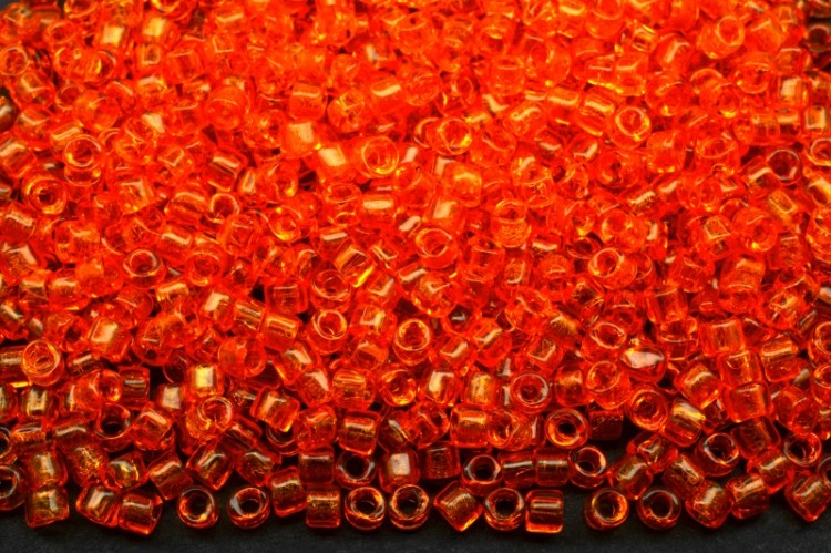 Бисер чешский Matubo цилиндр 10/0 90030 красно-оранжевый прозрачный, 5 грамм Бисер чешский Matubo цилиндр 10/0 90030 красно-оранжевый прозрачный, 5 грамм