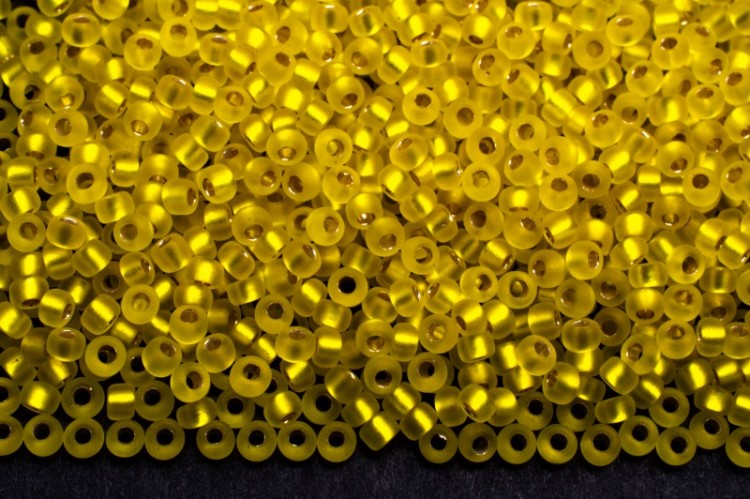Бисер японский MIYUKI круглый 11/0 #0006F желтый, матовый, серебряная линия внутри, 10 грамм Бисер японский MIYUKI круглый 11/0 #0006F желтый, матовый, серебряная линия внутри, 10 грамм