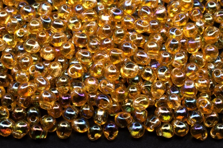Бисер MIYUKI Drops 3,4мм #0251 светлый топаз, радужный прозрачный, 10 грамм Бисер MIYUKI Drops 3,4мм #0251 светлый топаз, радужный прозрачный, 10 грамм