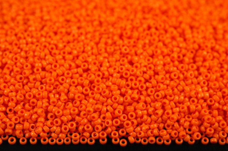Бисер японский MIYUKI круглый 15/0 #0406 оранжевый, непрозрачный, 10 грамм Бисер японский MIYUKI круглый 15/0 #0406 оранжевый, непрозрачный, 10 грамм