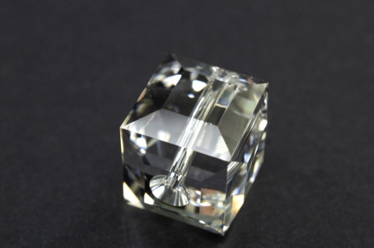 Бусина куб Swarovski 5601 #001 10мм Crystal, 5601-10-001, 1шт Бусина куб Swarovski 5601 #001 10мм Crystal, 5601-10-001, 1шт