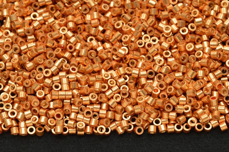 Бисер LinAng цилиндрический 1,6мм, #005 золото 14К гальваническое покрытие, 5 грамм Бисер LinAng цилиндрический 1,6мм, #005 золото 14К гальваническое покрытие, 5 грамм