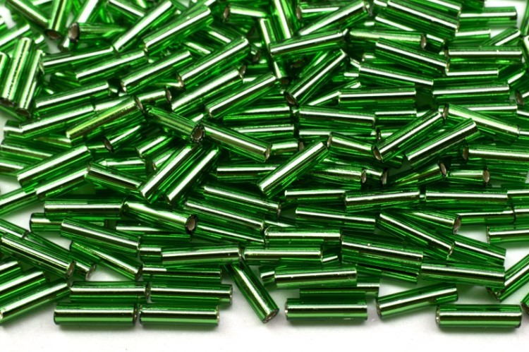 Бисер японский Miyuki Bugle стеклярус 6мм #0065 зеленый, серебряная линия внутри, 10 грамм Бисер японский Miyuki Bugle стеклярус 6мм #0065 зеленый, серебряная линия внутри, 10 грамм