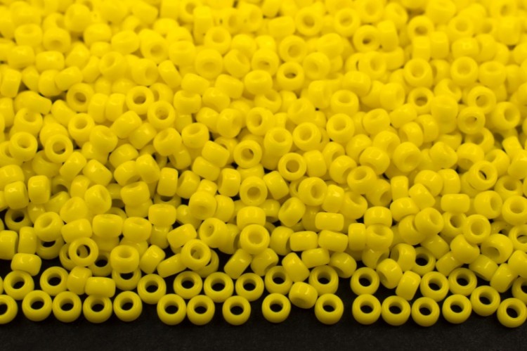 Бисер японский MIYUKI круглый 15/0 #0404 желтый, непрозрачный, 10 грамм Бисер японский MIYUKI круглый 15/0 #0404 желтый, непрозрачный, 10 грамм