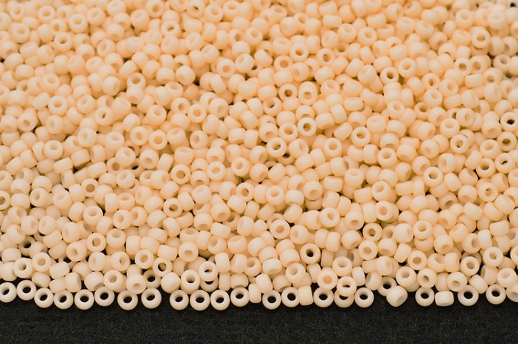 Бисер японский MIYUKI круглый 15/0 #0492FR крем, матовый радужный непрозрачный, 10 грамм Бисер японский MIYUKI круглый 15/0 #0492FR крем, матовый радужный непрозрачный, 10 грамм