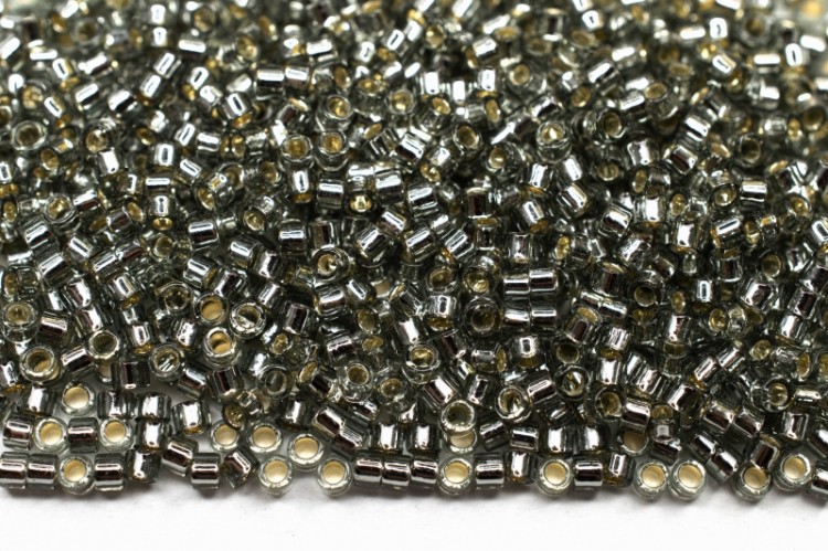 Бисер японский TOHO AIKO цилиндрический 11/0 #0029 черный алмаз, серебряная линия внутри, 5 грамм Бисер японский TOHO AIKO цилиндрический 11/0 #0029 черный алмаз, серебряная линия внутри, 5 грамм