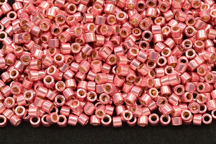 Бисер японский MIYUKI Delica цилиндр 10/0 DBM-1839 Duracoat Galvanized, темный коралл, 5 грамм Бисер японский MIYUKI Delica цилиндр 10/0 DBM-1839 Duracoat Galvanized, темный коралл, 5 грамм
