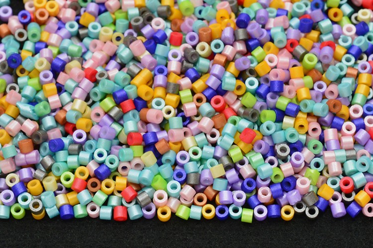 Бисер LinAng цилиндрический 1,6мм, #004 MIX-01 перламутр, 5 грамм Бисер LinAng цилиндрический 1,6мм, #004 MIX-01 перламутр, 5 грамм