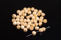 Бусины Hill beads 6мм, отверстие 0,5мм, цвет 03000/23903 белый мел, светлая вспышка, 722-017, около 10г (около 45шт)