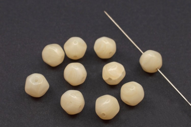 Бусина граненая 7х6мм, цвет кремовый, непрозрачная, стеклянная, 735-108, 10шт Бусина граненая 7х6мм, цвет кремовый, непрозрачная, стеклянная, 735-108, 10шт