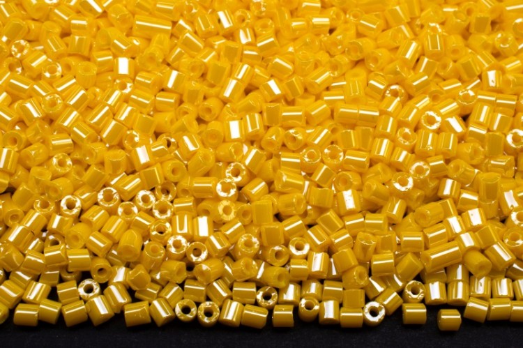 Бисер чешский PRECIOSA рубка 0,5&quot;(1,25мм) 88130 желтый, непрозрачный блестящий, 50г Бисер чешский PRECIOSA рубка 0,5"(1,25мм) 88130 желтый, непрозрачный блестящий, 50г