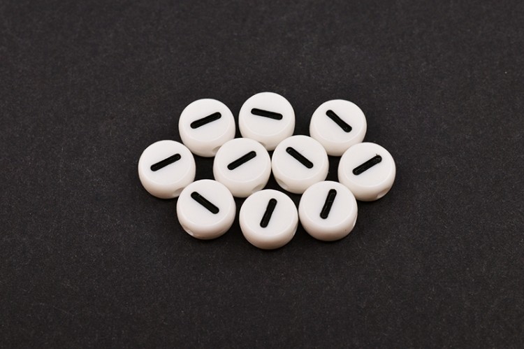 Бусина с буквой I или цифрой 1, размер 7х4мм, отверстие 1мм, цвет белый/черный, 540-107, 10шт Бусина с буквой I или цифрой 1, размер 7х4мм, отверстие 1мм, цвет белый/черный, 540-107, 10шт