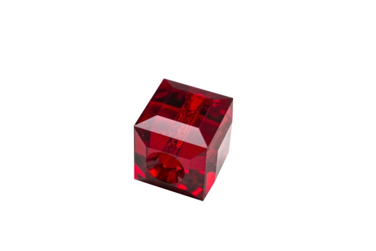 Бусина куб Swarovski 5601 #208 6мм Siam, 5601-6-208, 1шт Бусина куб Swarovski 5601 #208 6мм Siam, 5601-6-208, 1шт