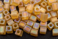 Бисер японский Miyuki Cube кубический 4мм #0132FR светлый топаз, матовый радужный прозрачный, 10 грамм
