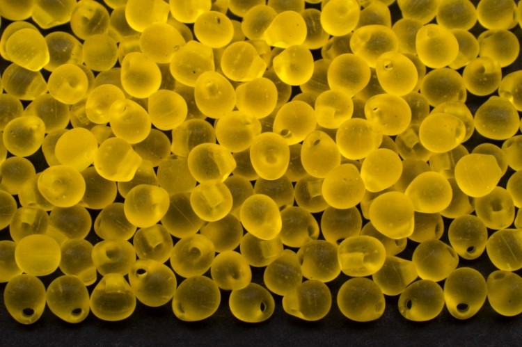 Бисер MIYUKI Drops 3,4мм #0136F желтый, матовый прозрачный, 10 грамм Бисер MIYUKI Drops 3,4мм #0136F желтый, матовый прозрачный, 10 грамм
