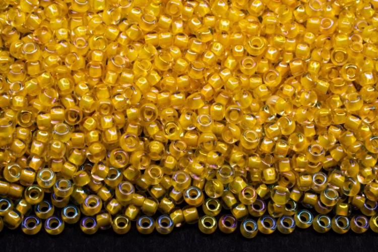 Бисер чешский PRECIOSA круглый 10/0 58586 радужный прозрачный, желтая линия внутри, 2 сорт, 50г Бисер чешский PRECIOSA круглый 10/0 58586 радужный прозрачный, желтая линия внутри, 2 сорт, 50г