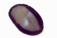 Срез Агата природного, оттенок фиолетовый, 66х44х5,5мм, отверстие 2мм, 37-204, 1шт