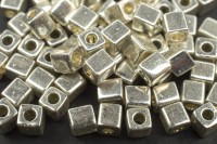 Бисер японский Miyuki Cube кубический 4мм #1051 серебро, гальванизированный, 10 грамм