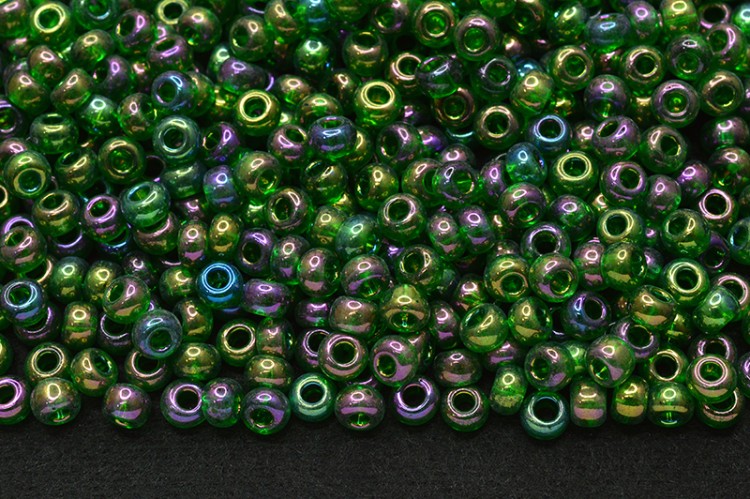 Бисер чешский PRECIOSA круглый 6/0 51060 зеленый прозрачный радужный, 50г Бисер чешский PRECIOSA круглый 6/0 51060 зеленый прозрачный радужный, 50г