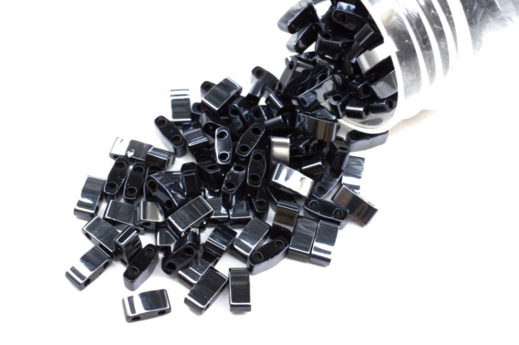 Бисер японский MIYUKI Half TILA #55092 Black Blue Hematite Fulll, непрозрачный, 5 грамм Бисер японский MIYUKI Half TILA #55092 Black Blue Hematite Fulll, непрозрачный, 5 грамм