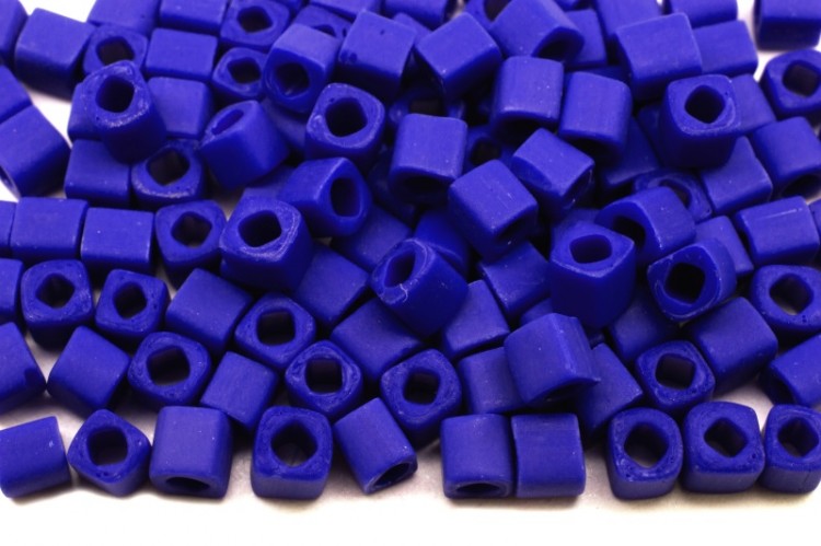 Бисер японский TOHO Cube кубический 3мм #0048F синий, матовый непрозрачный, 5 грамм Бисер японский TOHO Cube кубический 3мм #0048F синий, матовый непрозрачный, 5 грамм