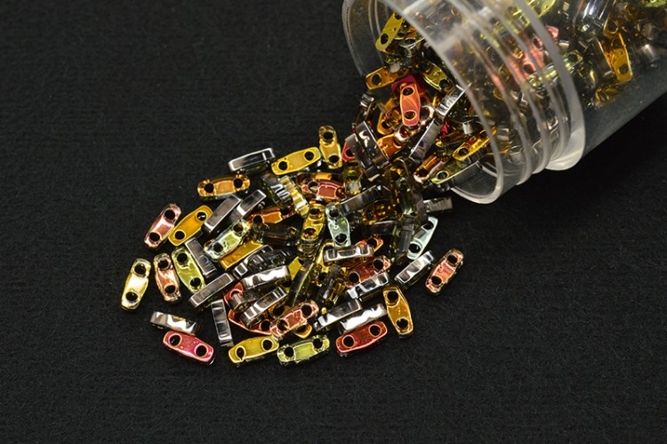 Бисер японский MIYUKI Quarter TILA #55130 Crystal Marea, непрозрачный, 5 грамм Бисер японский MIYUKI Quarter TILA #55130 Crystal Marea, непрозрачный, 5 грамм