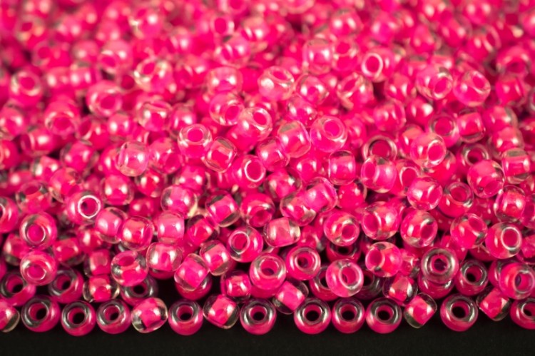 Бисер японский TOHO круглый 6/0 #0978 розовый неон, Luminous, окрашенный изнутри, 10 грамм Бисер японский TOHO круглый 6/0 #0978 розовый неон, Luminous, окрашенный изнутри, 10 грамм