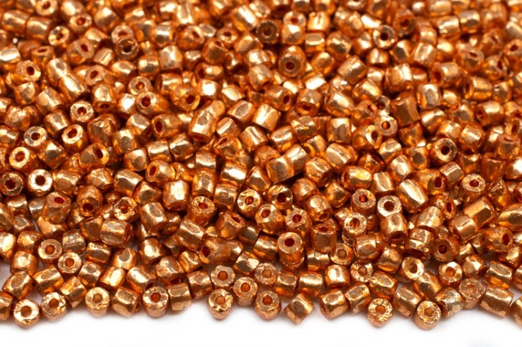Бисер чешский PRECIOSA Богемский граненый, рубка 9/0 18589 медный, непрозрачный металлик, 10 грамм Бисер чешский PRECIOSA Богемский граненый, рубка 9/0 18589 медный, непрозрачный металлик, 10 грамм
