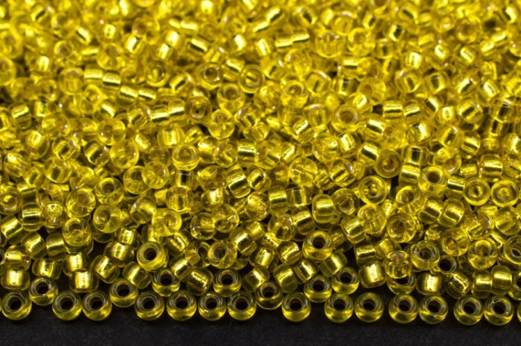 Бисер японский MIYUKI круглый 15/0 #0006 желтый, серебряная линия внутри, 10 грамм Бисер японский MIYUKI круглый 15/0 #0006 желтый, серебряная линия внутри, 10 грамм