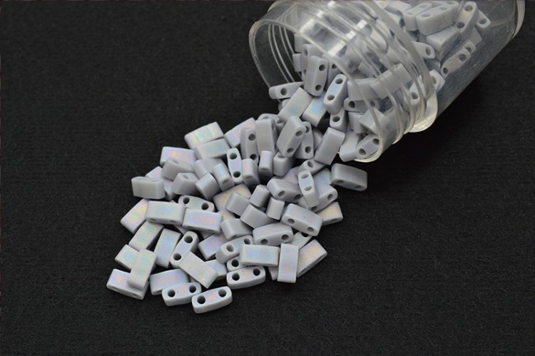 Бисер японский MIYUKI Half TILA #0498FR серый, матовый радужный непрозрачный, 5 грамм Бисер японский MIYUKI Half TILA #0498FR серый, матовый радужный непрозрачный, 5 грамм