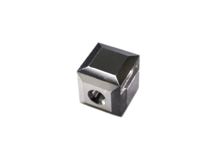 Бусина куб Swarovski 5601 #001 LTCHB 6мм Light Chrome B, 5601-6-001-862, 1шт Бусина куб Swarovski 5601 #001 LTCHB 6мм Light Chrome B, 5601-6-001-862, 1шт