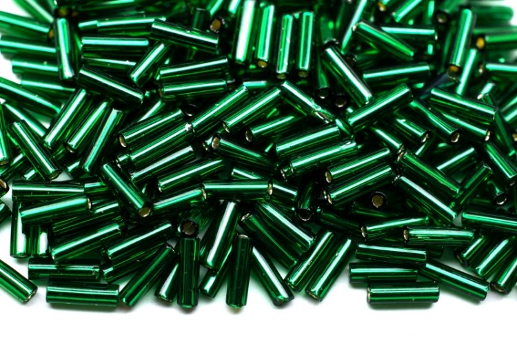 Бисер японский TOHO Bugle стеклярус 6мм #0036 зеленый, серебряная линия внутри, 5 грамм Бисер японский TOHO Bugle стеклярус 6мм #0036 зеленый, серебряная линия внутри, 5 грамм