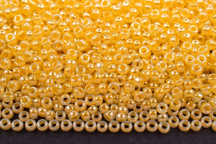 Бисер японский MIYUKI круглый 15/0 #0516 бежевый, цейлон, 10 грамм Бисер японский MIYUKI круглый 15/0 #0516 бежевый, цейлон, 10 грамм