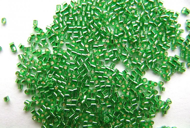 Бисер чешский PRECIOSA рубка мелкая 57100 зеленый, 10г Бисер чешский PRECIOSA рубка мелкая 57100 зеленый, 10г