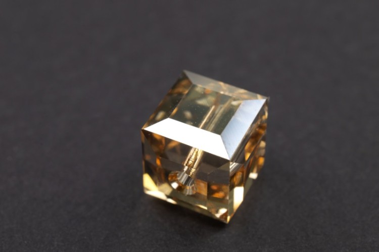 Бусина куб Swarovski 5601 #001 GSHAB 8мм Golden Shadow B, 5601-8-001-250, 1шт Бусина куб Swarovski 5601 #001 GSHAB 8мм Golden Shadow B, 5601-8-001-250, 1шт