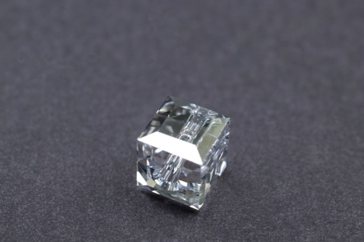 Бусина куб Swarovski 5601 #001 BLSB 6мм Blue Shade B, 5601-6-001-728, 1шт Бусина куб Swarovski 5601 #001 BLSB 6мм Blue Shade B, 5601-6-001-728, 1шт