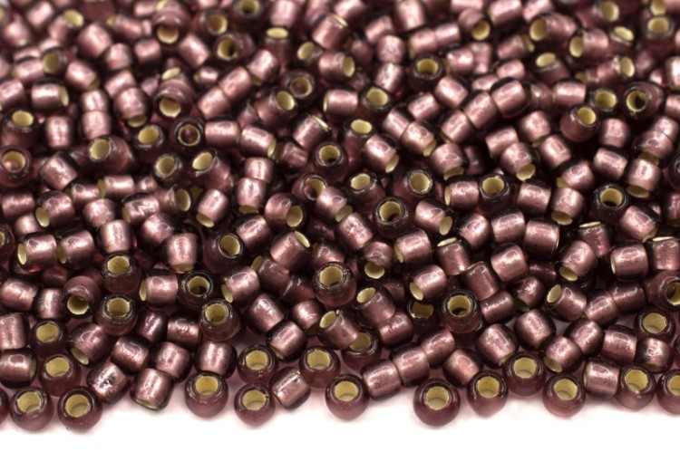Бисер японский TOHO круглый 11/0 #0026BF аметист матовый, серебряная линия внутри, 10 грамм Бисер японский TOHO круглый 11/0 #0026BF аметист матовый, серебряная линия внутри, 10 грамм