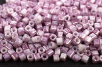 Бисер японский TOHO Cube кубический 1,5мм #1200 белый/розовый, мраморный непрозрачный, 5 грамм