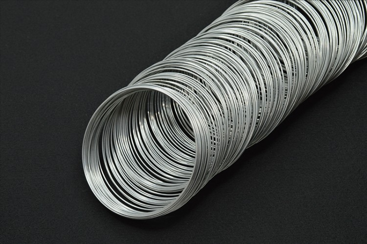 Проволока с эффектом памяти (мемори) Beadsmith 55х0,6мм, цвет платина, 23-001, 5 витков Проволока с эффектом памяти (мемори) Beadsmith 55х0,6мм, цвет платина, 23-001, 5 витков