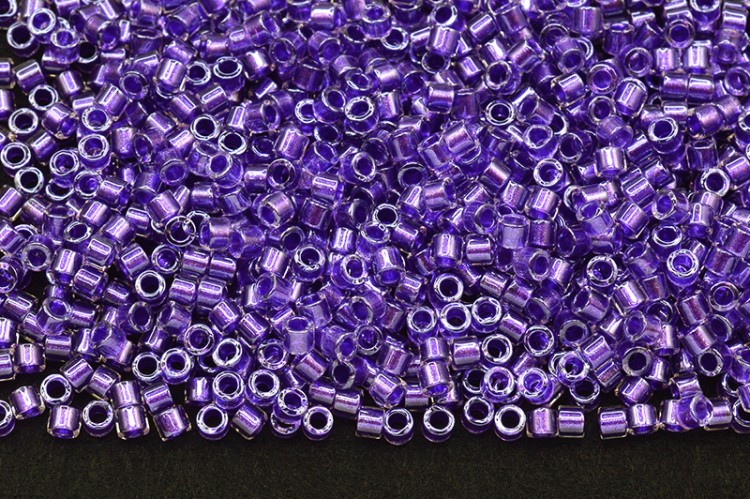 Бисер японский MIYUKI Delica цилиндр 10/0 DBM-0906 хрусталь/фиолетовый, сверкающий/окрашенный изнутри, 5 грамм Бисер японский MIYUKI Delica цилиндр 10/0 DBM-0906 хрусталь/фиолетовый, сверкающий/окрашенный изнутри, 5 грамм