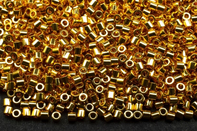 Бисер японский MIYUKI Delica цилиндр 15/0 DBS-0031 золото 24К снаружи, 5 грамм Бисер японский MIYUKI Delica цилиндр 15/0 DBS-0031 золото 24К снаружи, 5 грамм