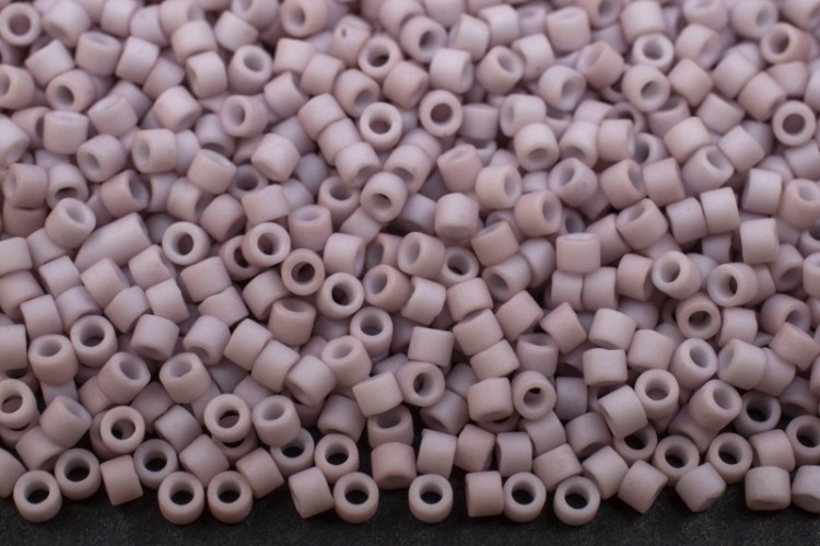 Бисер японский MIYUKI Delica цилиндр 11/0 DB-0356 лаванда, матовый непрозрачный, 5 грамм Бисер японский MIYUKI Delica цилиндр 11/0 DB-0356 лаванда, матовый непрозрачный, 5 грамм